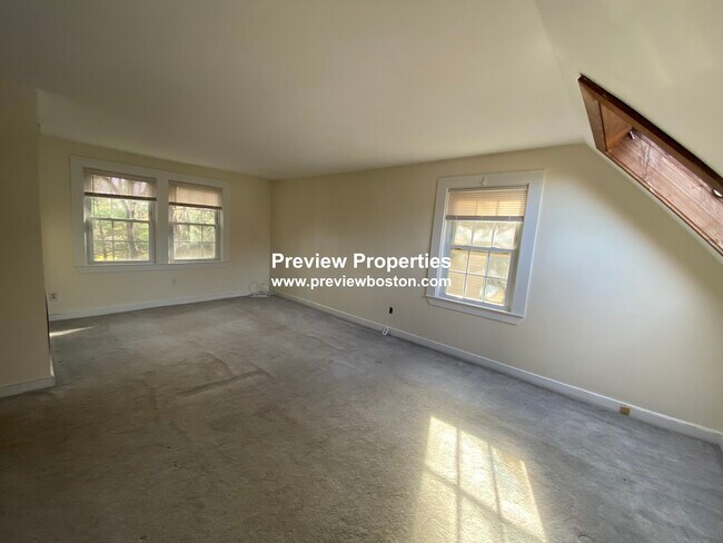 Building Photo - 256 Lowell Ave