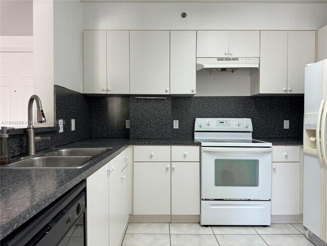 Foto del edificio - 9300 Fontainebleau Blvd