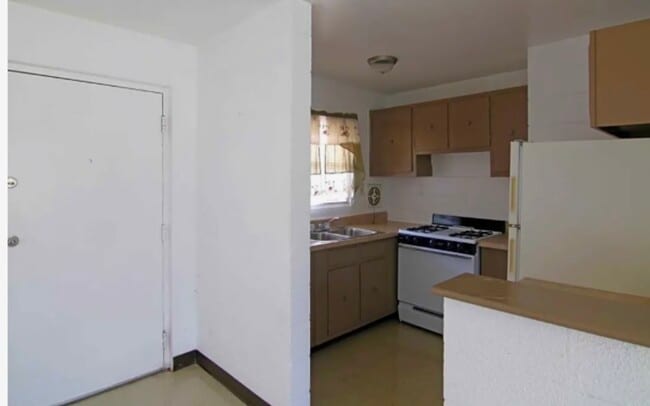 Building Photo - The Village Apartments