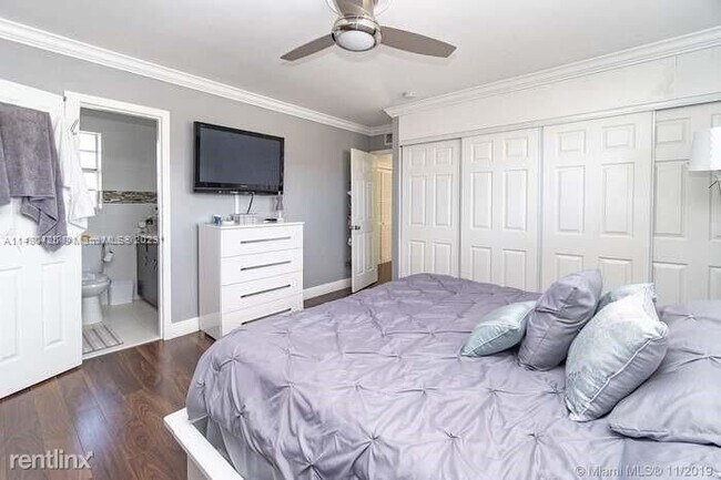 Building Photo - 2 br, 2.5 bath House - 7000 NW 169th St