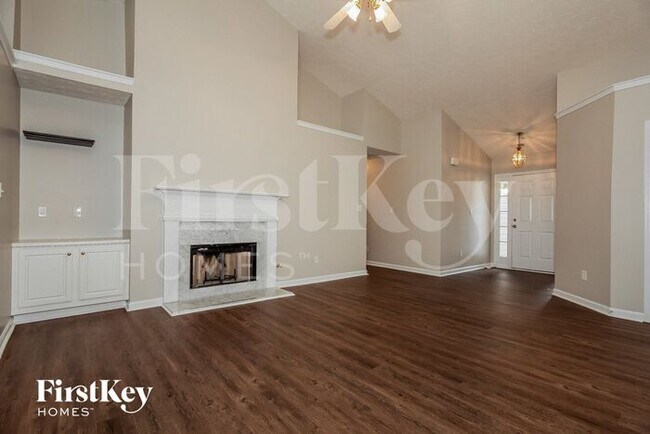 Building Photo - 8954 Lake Ct