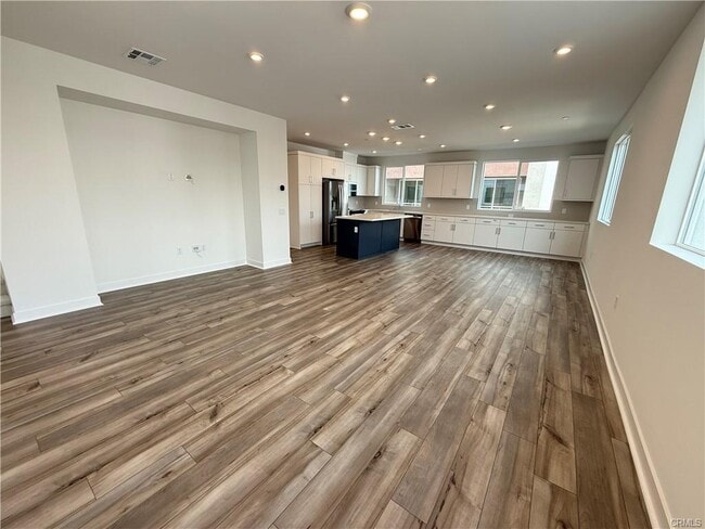 Building Photo - 693 S Lyon St