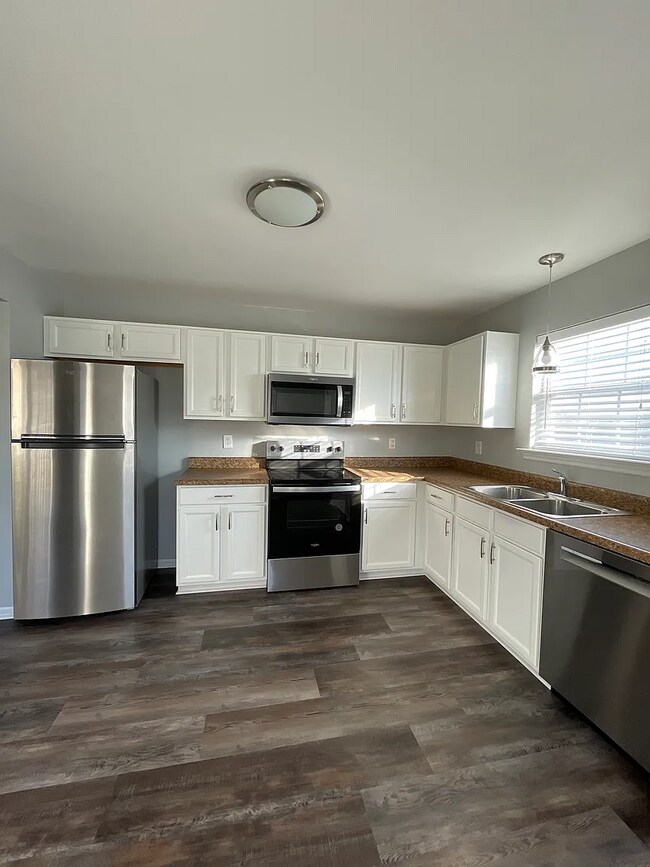 Building Photo - 2133 Welsh Dr