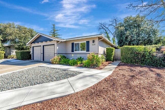 Building Photo - 652-654 Vasona Ave