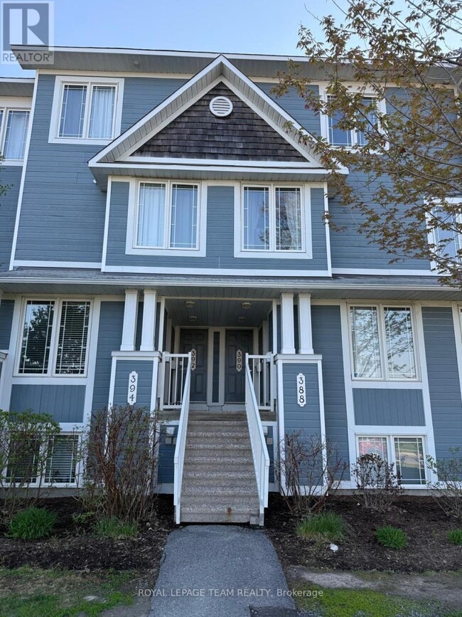 Building Photo - 390 Crownridge Dr