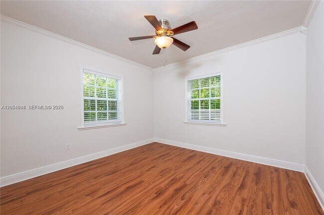 Foto del edificio - 5490 SW 57th Ave