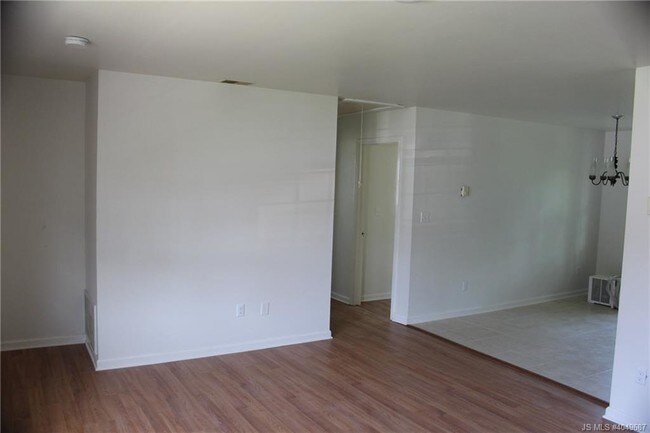 Building Photo - 438 E Lakewood Ave