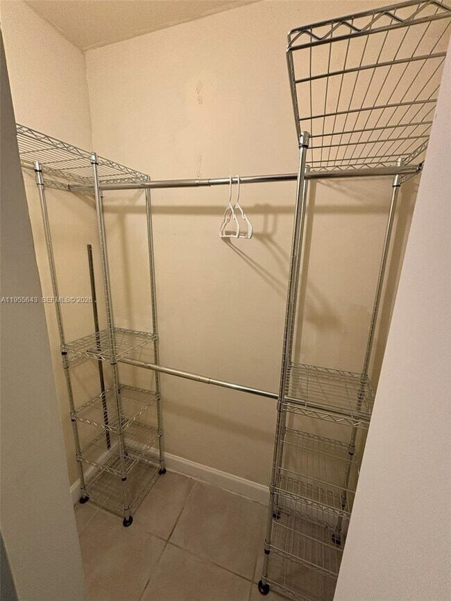 Foto del edificio - 3299 Bird Ave