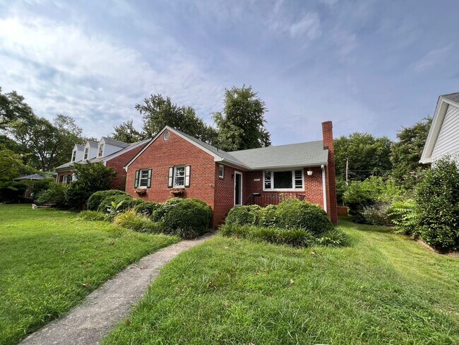 Building Photo - Adorable 3 Bedroom House in Malvern Garden...