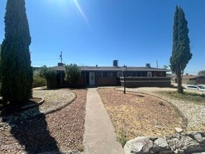 Building Photo - 212 Crestmont Dr