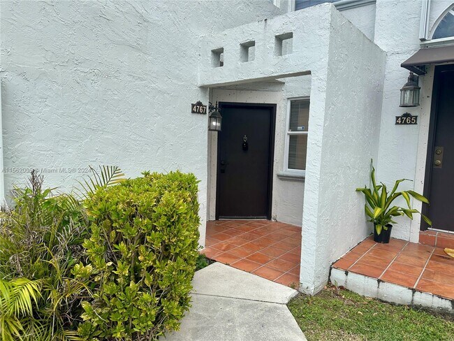 Foto del edificio - 4767 NW 97th Ct