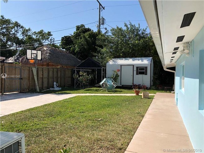 Building Photo - 15800 Palmetto Club Dr