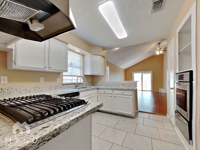 Building Photo - 8111 Valeta Dr