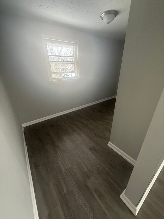 Building Photo - 4 Bedroom House