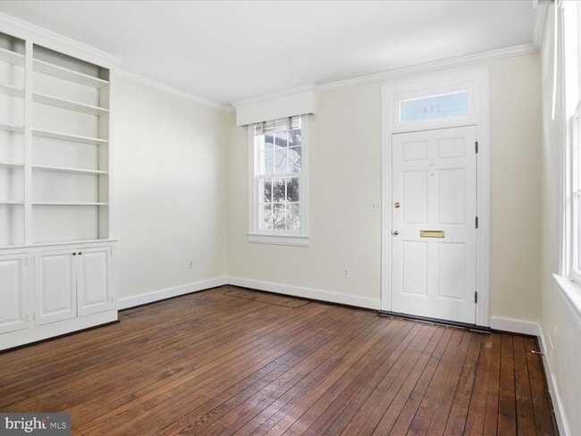 Building Photo - 210 Gibbon St