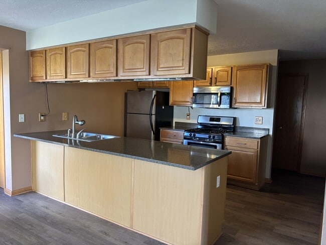 Building Photo - 955 Buckingham Dr