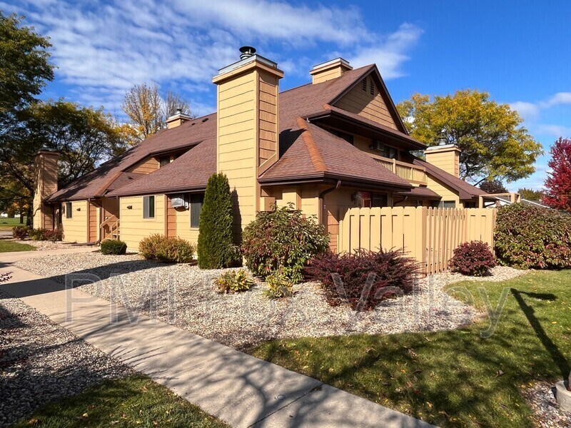 1367 W 18th Ave, Oshkosh, WI 54902 Condo for Rent in Oshkosh, WI