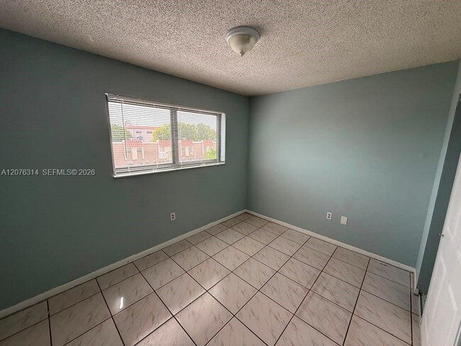 Building Photo - 5 Olive Dr