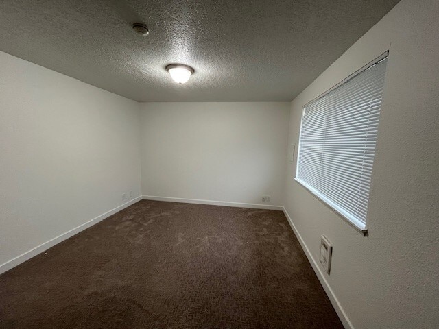 Building Photo - Twin Firs - 1 Bedroom - Lynnwood - Renovated Modern Apartments