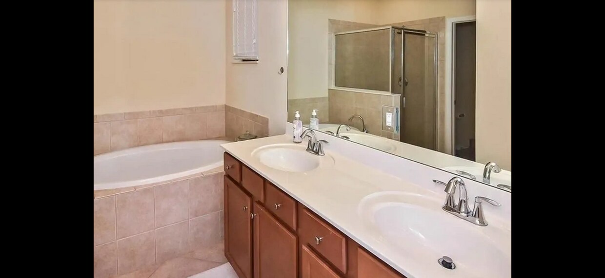 Building Photo - 13555 San Georgio Dr