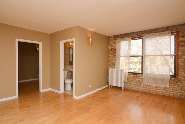 Foto del edificio - 4630 N Beacon St