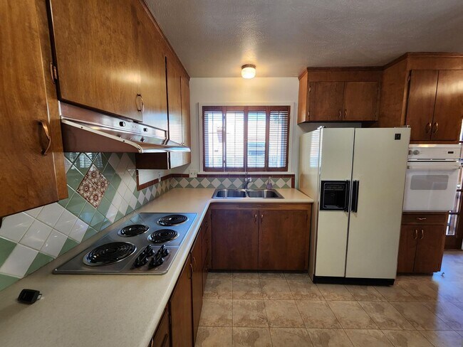Foto del edificio - 1324 Galisteo Pkwy