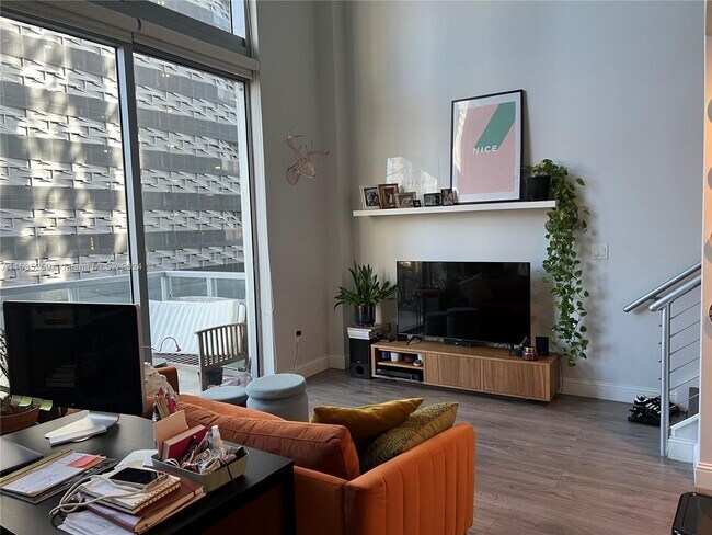 Building Photo - 1050 Brickell Ave
