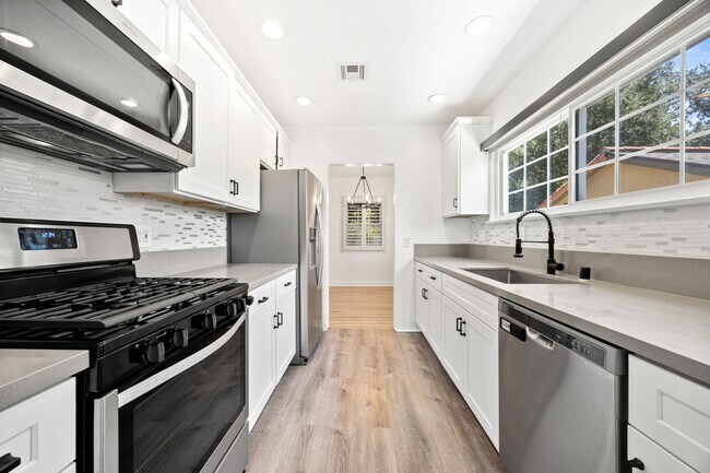 Building Photo - Charming Renovated Pasadena Home with Exceptional Outdoor Space