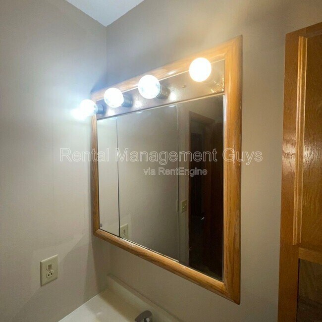 Foto del edificio - 3319 Longfellow Ave