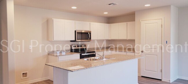Building Photo - BEAUTIFUL CASA GRANDE HOME!!