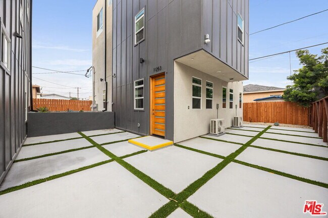 Building Photo - 11255 Hatteras St