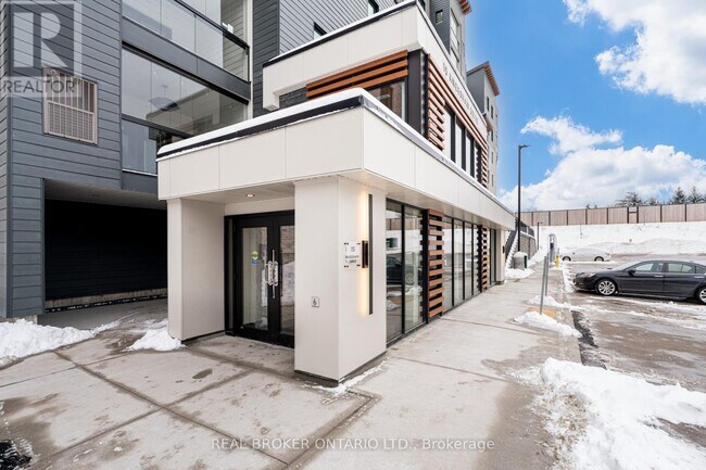 Photo du bâtiment - 15 Kneeshaw Dr