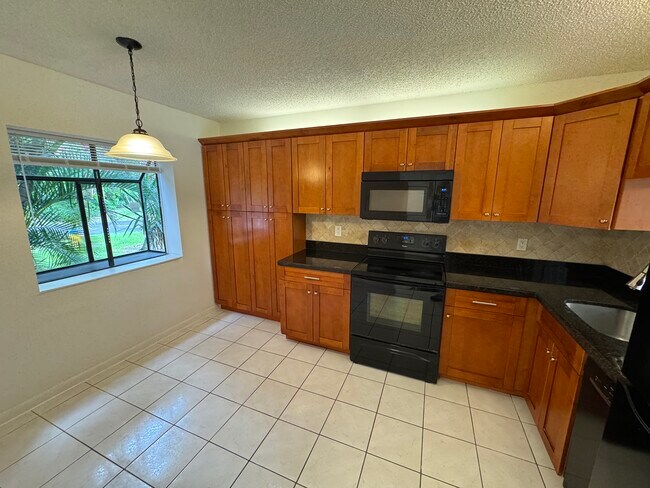 Building Photo - 3733 Carambola Cir N