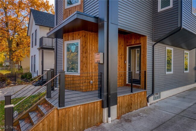 Foto del edificio - 1928 W 48th St