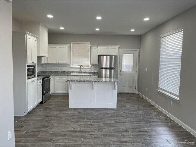 Foto del edificio - 1101 Sugar Gdn Dr