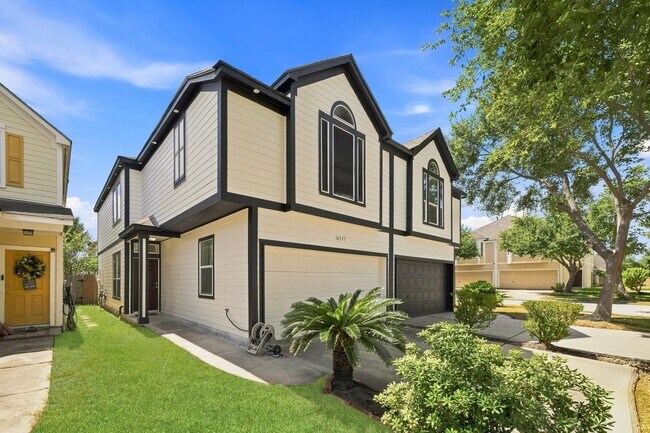 Building Photo - 16551 Pentonshire Ln