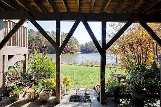 Building Photo - 22 Bayswater Pl