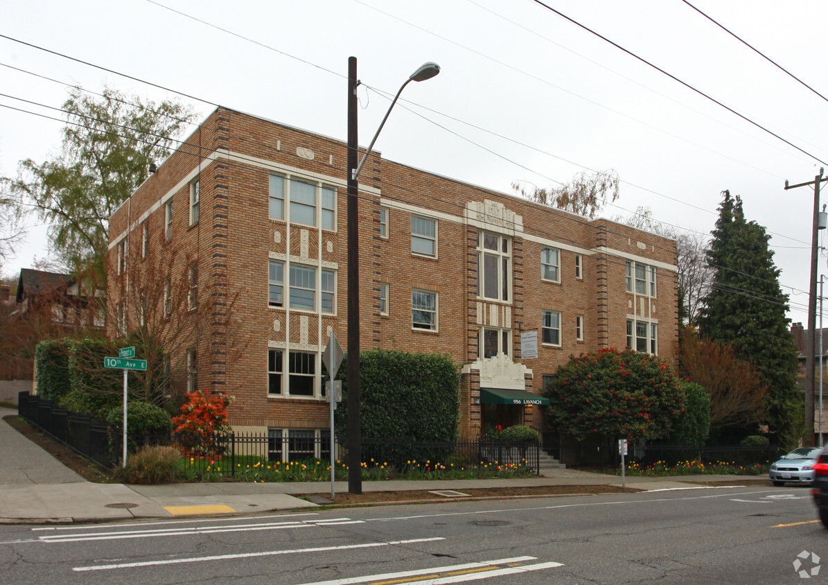 Primary Photo - Lavanch Apartments