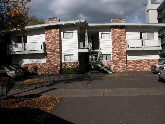 Building Photo - 2x1 @ The Colony Apartments