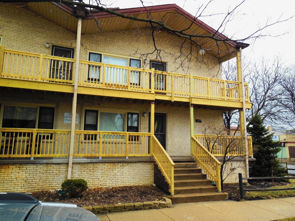 Primary Photo - 4405 N Moody Ave