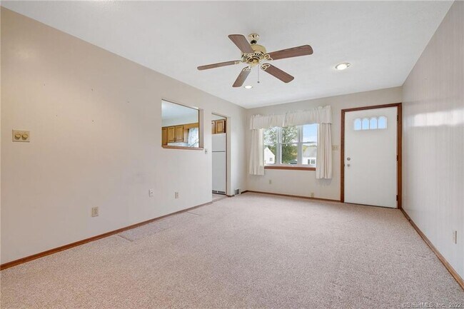 Living room - 159 8th St