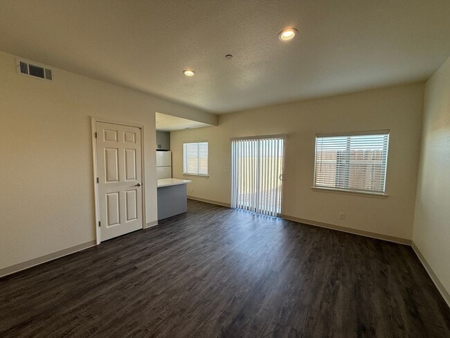 Building Photo - Large Brand New 2 Bedroom Downstairs Apartment with Patio