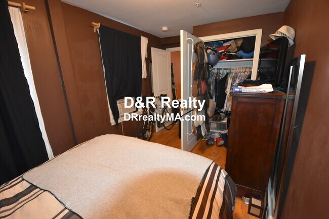 Foto del edificio - 241 Hurley St