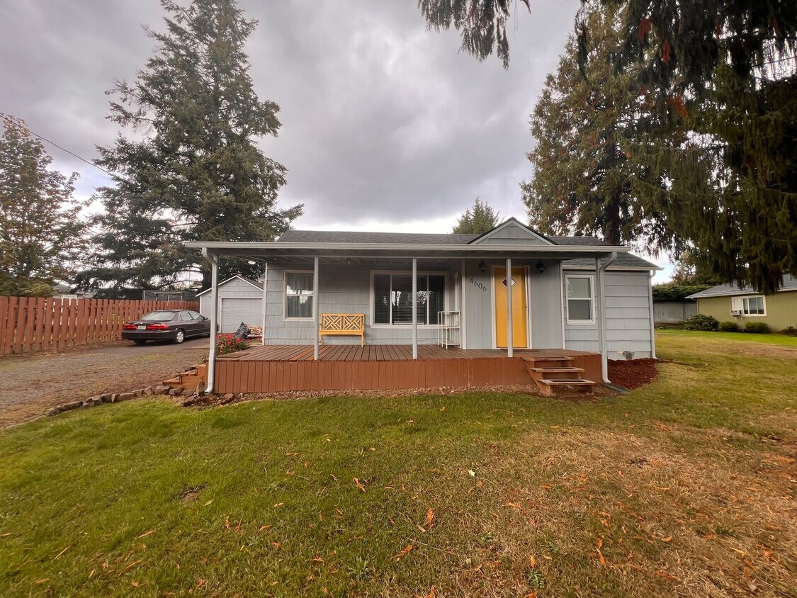 Primary Photo - Cute Cottage with Garage and Large Yard