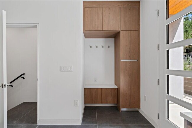 Foto del edificio - 1201 Enfield Rd