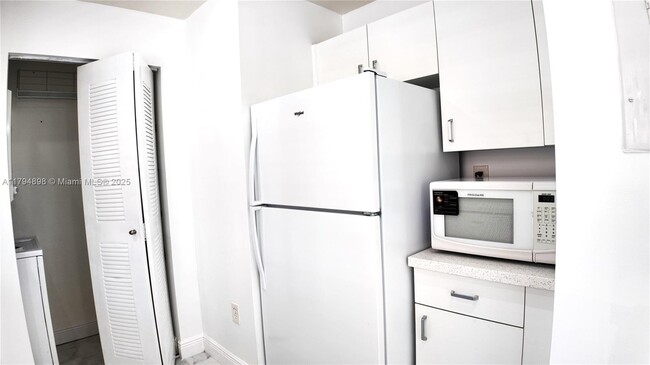 Foto del edificio - 14905 SW 80th St