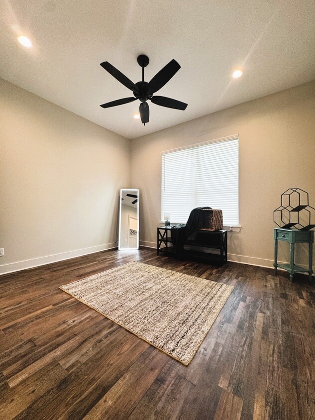 Building Photo - 3362 Skyview Dr
