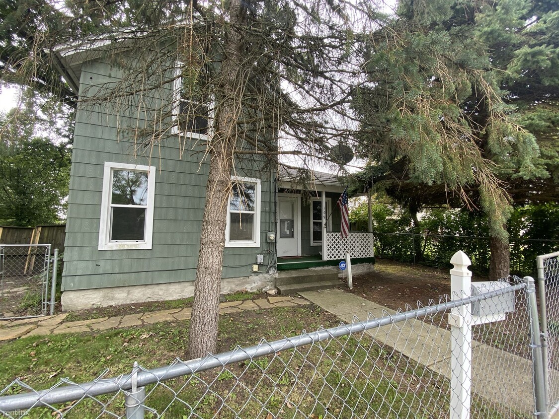 Primary Photo - 3 br, 1 bath House - 109 E Argyle St