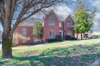 Building Photo - 900 Wyntree S