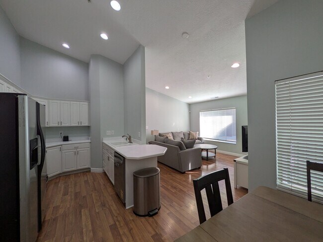 Foto del edificio - 861 W Columbia Ln